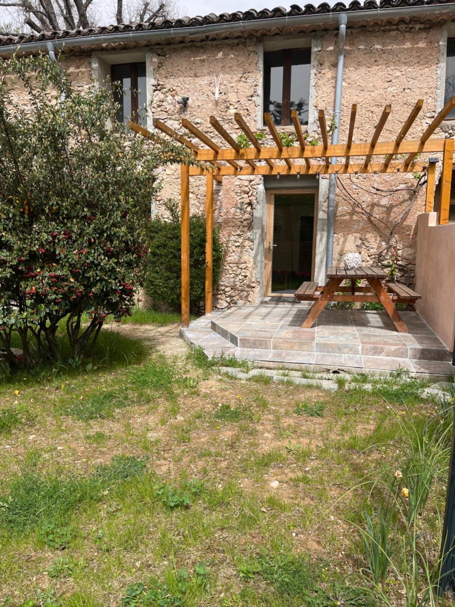 Apartmán La Bastide Aux Iris - Les Capucines Villecroze Exteriér fotografie