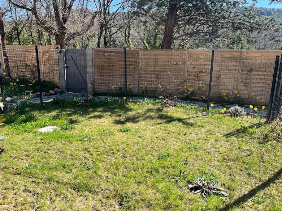Apartmán La Bastide Aux Iris - Les Capucines Villecroze Exteriér fotografie